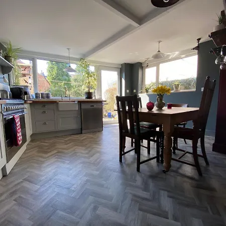 بيت للعطل Pillar House